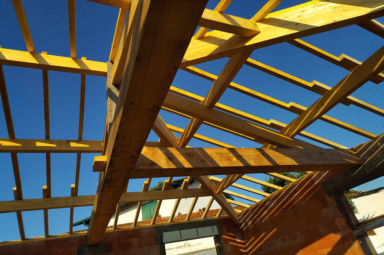 Charpente Côte basque, Charpente Saint Jean de Luz, Charpente Saint Pée sur Nivelle, Couverture Côte basque, Couverture Saint Jean de Luz, Couverture Saint Pée sur Nivelle, Pose de Velux Côte basque, Pose de Velux Saint Jean de Luz, Pose de Velux Saint Pée sur Nivelle, Rénovation Toiture Côte basque, Rénovation Toiture Saint Jean de Luz, Rénovation Toiture Saint Pée sur Nivelle, Zinguerie Côte basque, Zinguerie Saint Jean de Luz, Zinguerie Saint Pée sur Nivelle