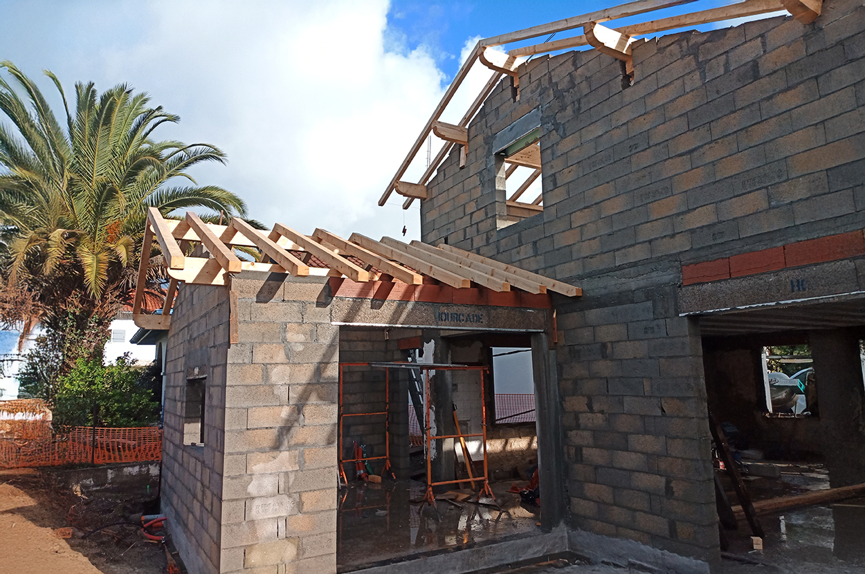 Charpente Côte basque, Charpente Saint Jean de Luz, Charpente Saint Pée sur Nivelle, Couverture Côte basque, Couverture Saint Jean de Luz, Couverture Saint Pée sur Nivelle, Pose de Velux Côte basque, Pose de Velux Saint Jean de Luz, Pose de Velux Saint Pée sur Nivelle, Rénovation Toiture Côte basque, Rénovation Toiture Saint Jean de Luz, Rénovation Toiture Saint Pée sur Nivelle, Zinguerie Côte basque, Zinguerie Saint Jean de Luz, Zinguerie Saint Pée sur Nivelle